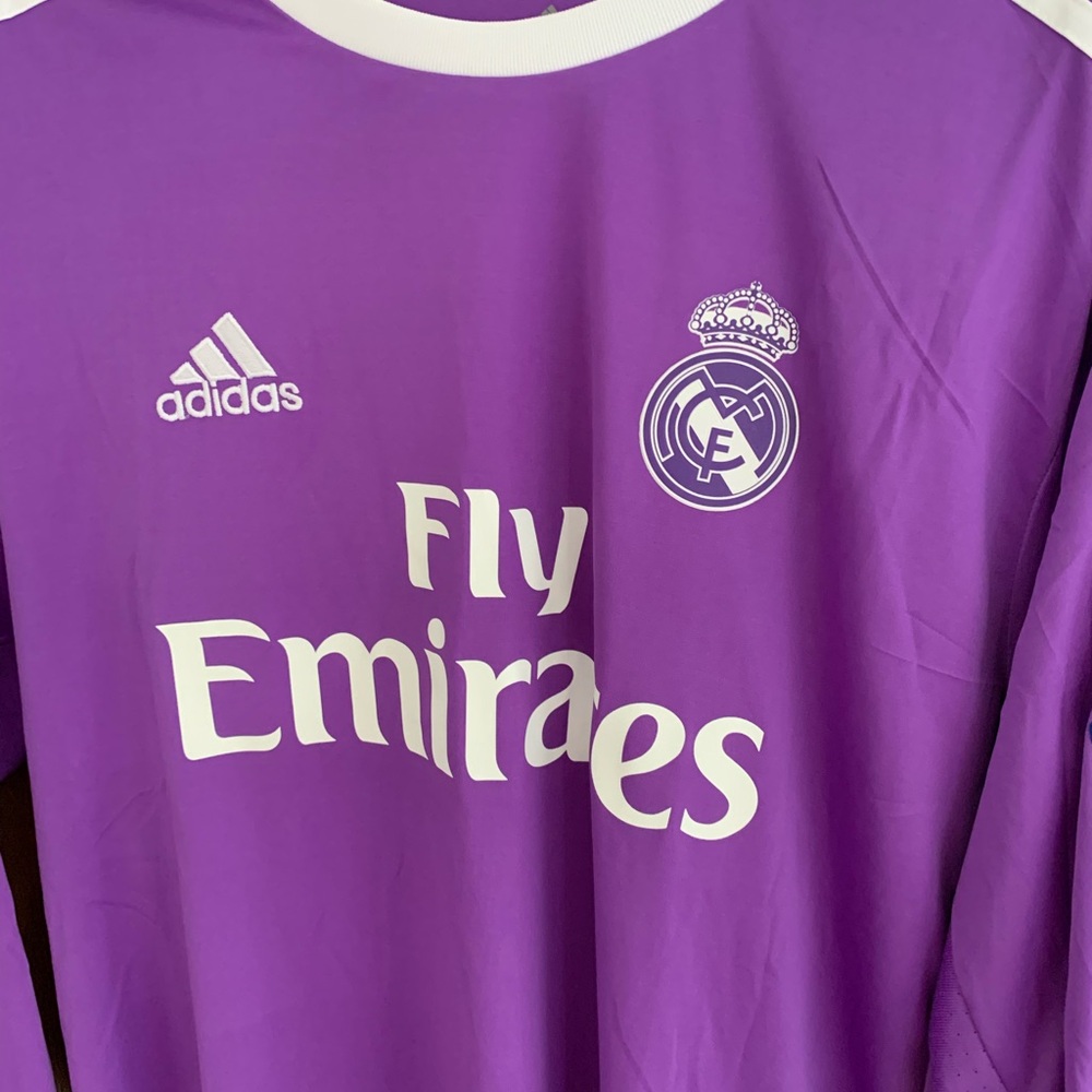 Real Madrid 16/17 Jerseys - Picture 3 of 11